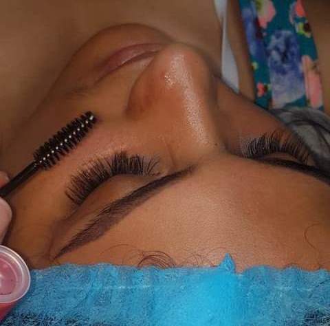 Pestañas Pelo a Pelo